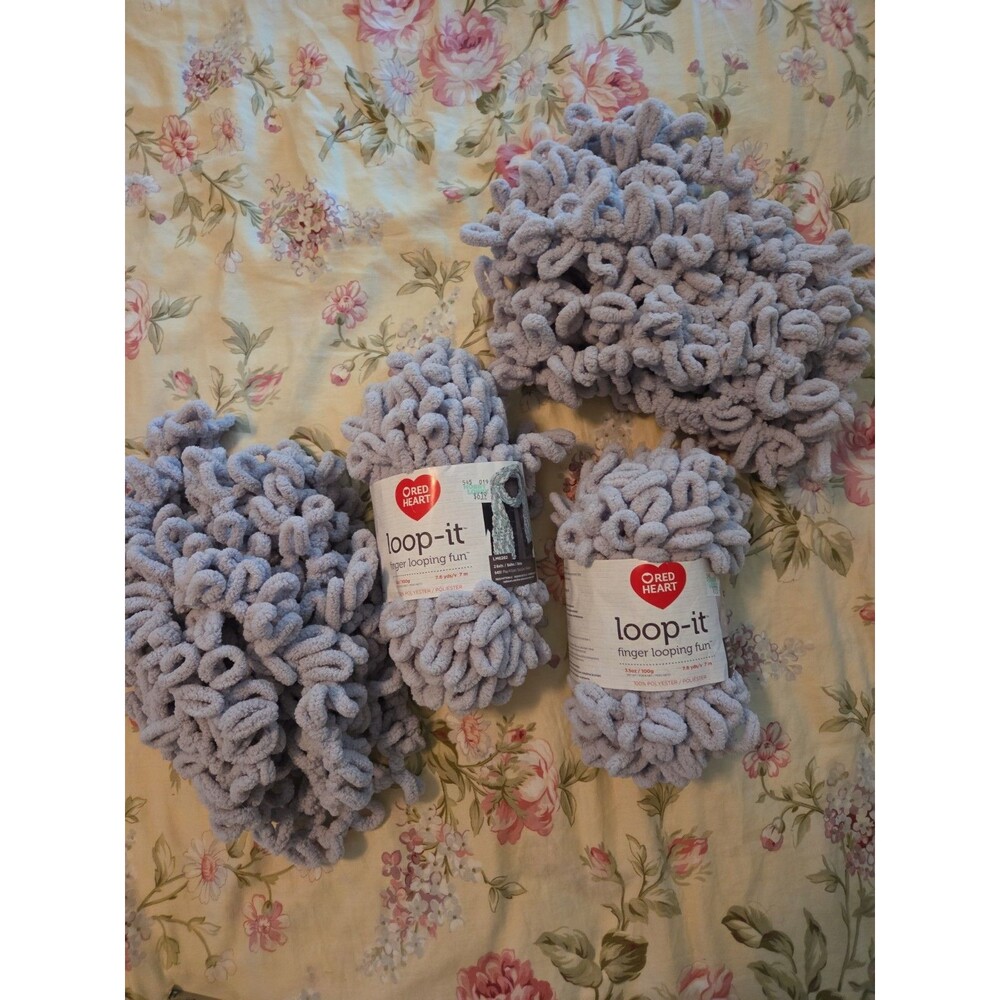 Red Heart Loop It Finger Looping Fun Yarn Gray Vy Lot of 4 - 2 In Pkg, 2 Unpkgd